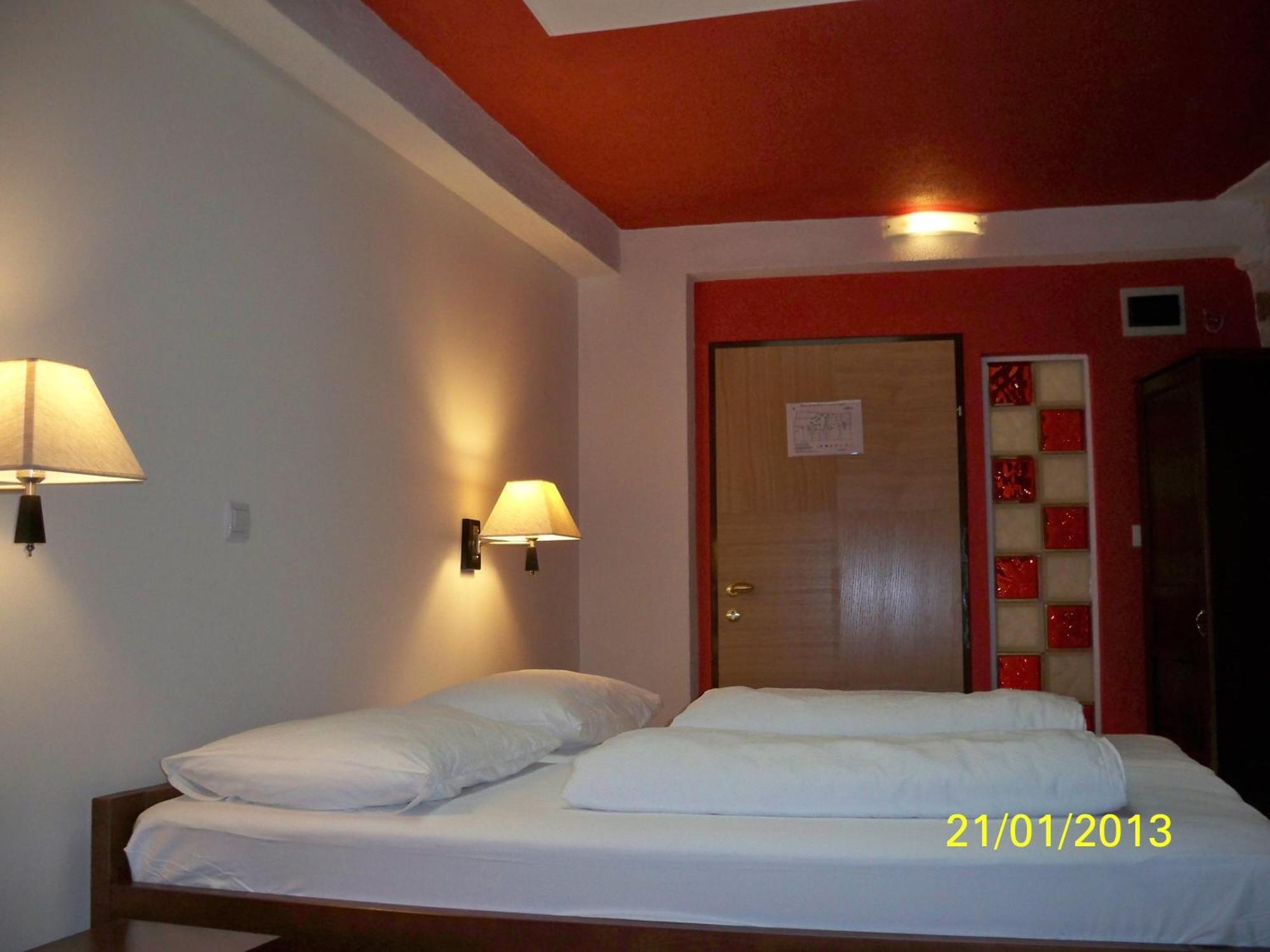 Hotel Carpymore Biograd Na Moru Buitenkant foto