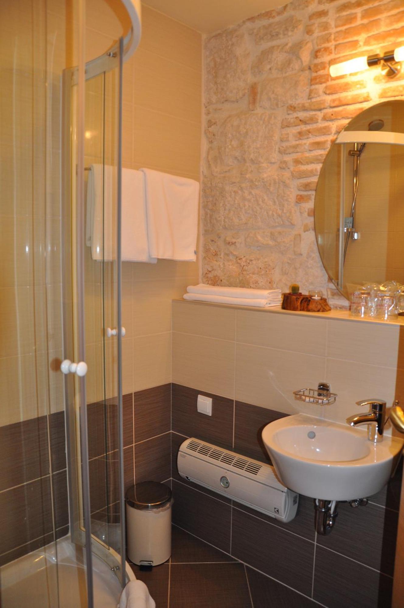 Hotel Carpymore Biograd Na Moru Buitenkant foto