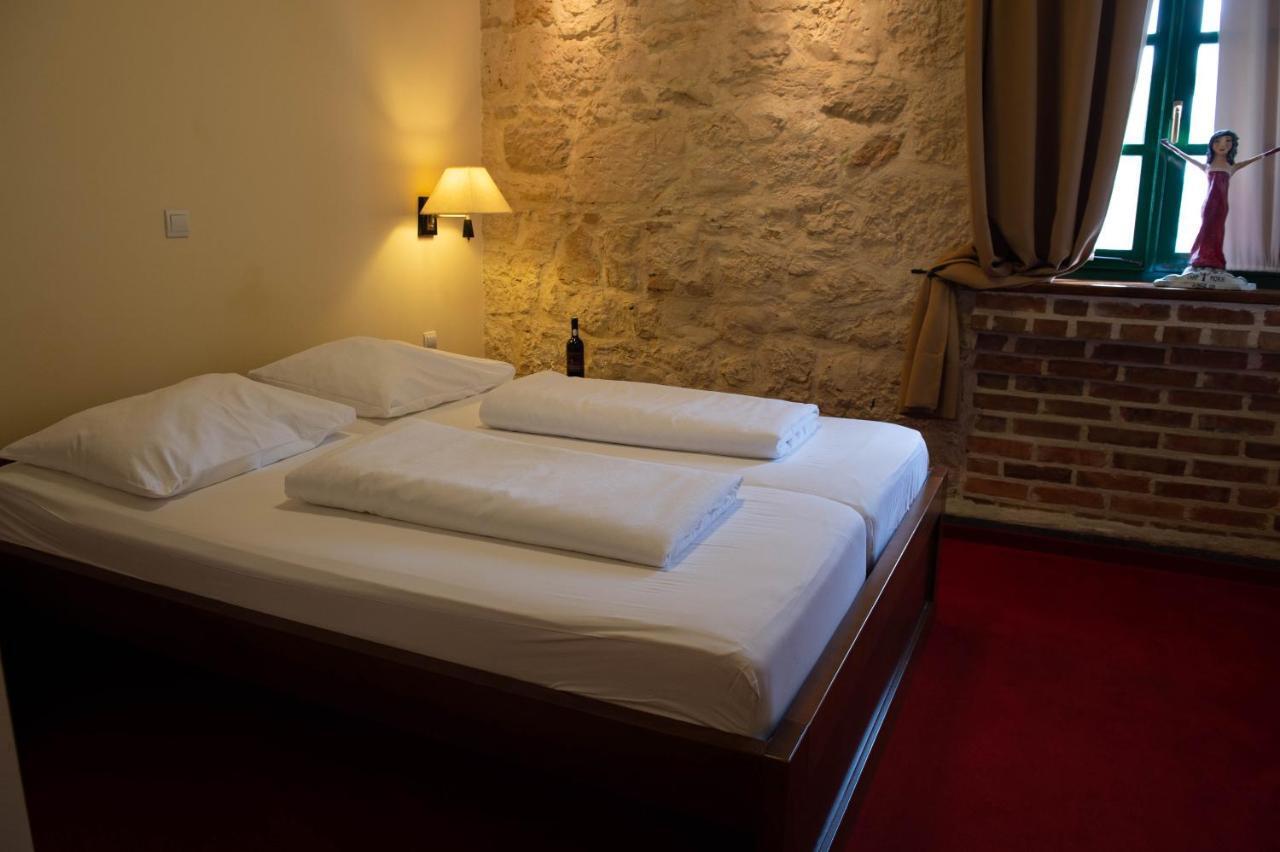 Hotel Carpymore Biograd Na Moru Buitenkant foto